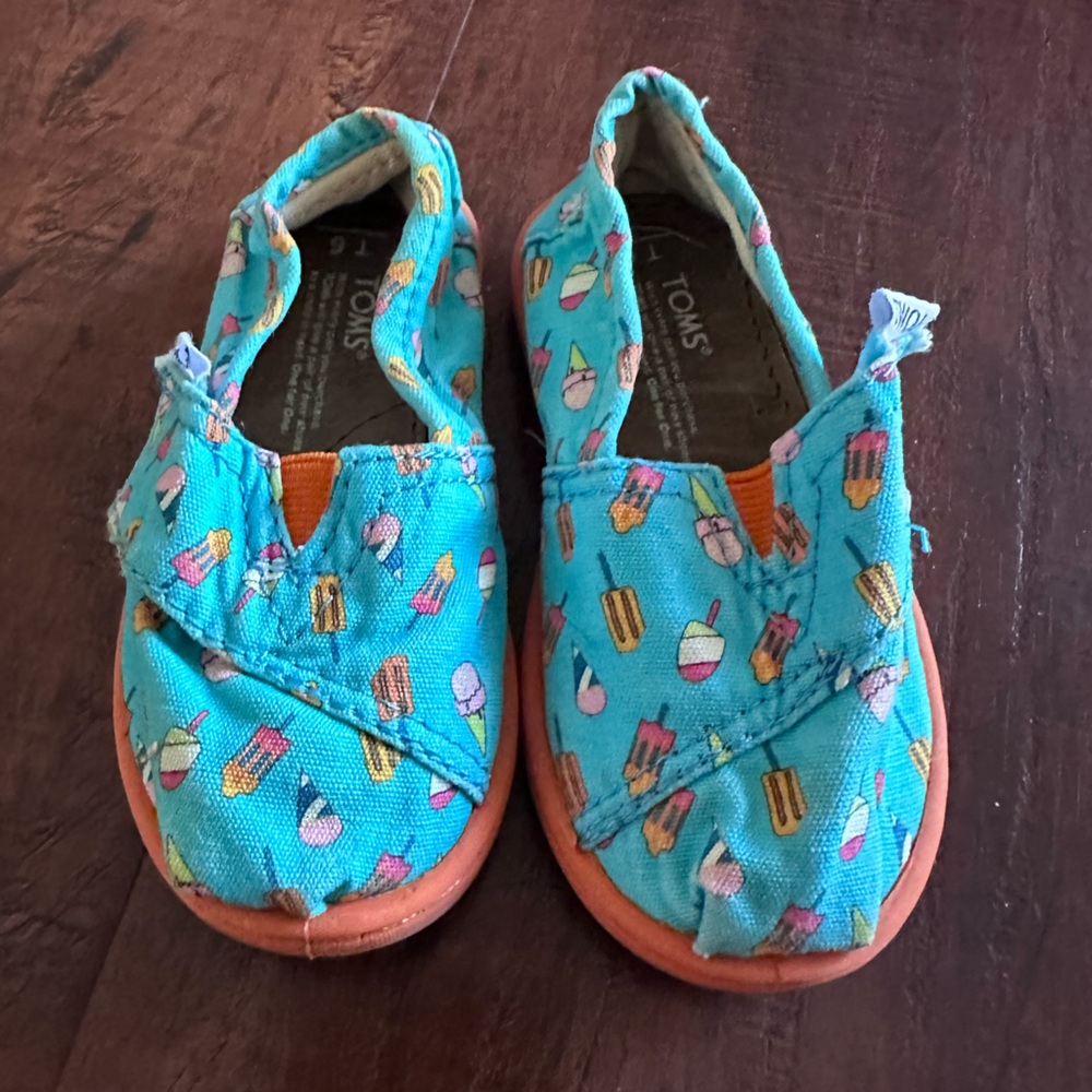 Tom’s toddler Ice cream cone shoes
